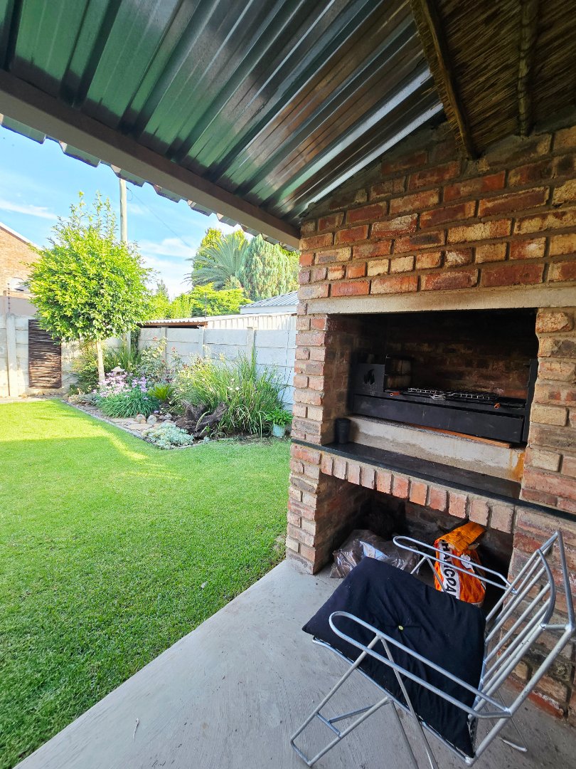  Bedroom Property for Sale in Flimieda North West